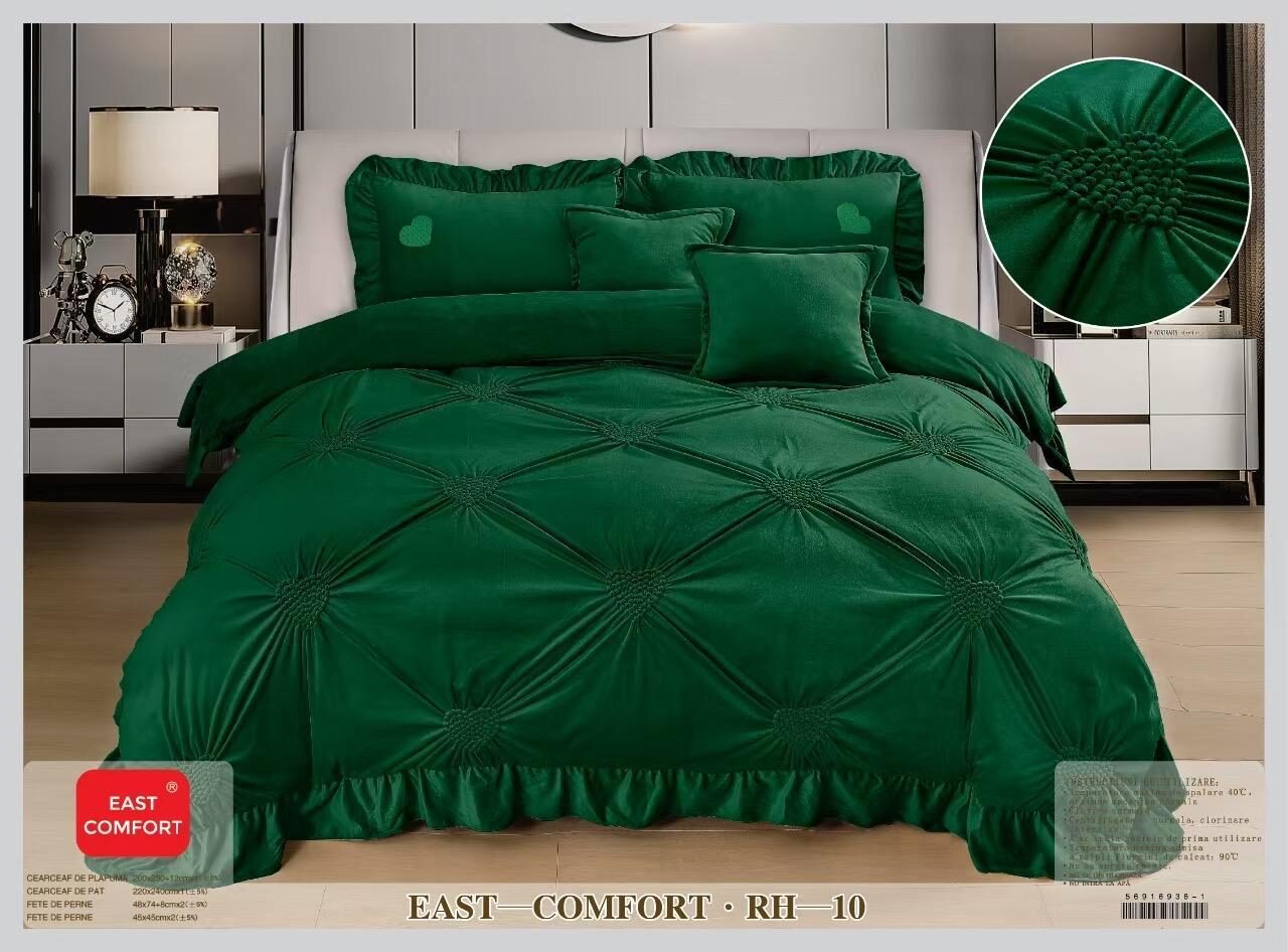 Lenjerie de pat catifea cu inimi brodate – 6 piese, Model 17367 Lenjerie de pat catifea cu inimi brodate – 6 piese, Model 17367