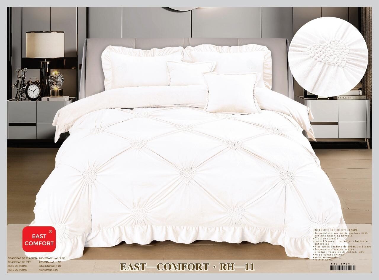 Lenjerie de pat catifea cu inimi brodate – 6 piese, Model 17368 Lenjerie de pat catifea cu inimi brodate – 6 piese, Model 17368